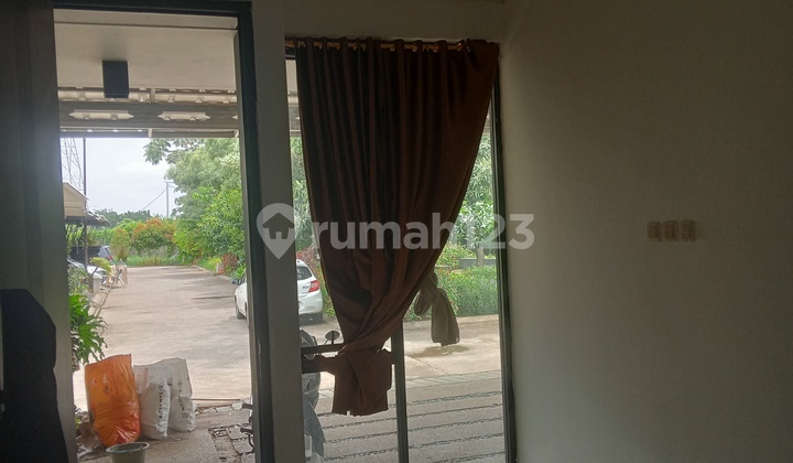 Rumah Bagus Siap Huni 3 Km Tidur, Depan Taman Disewakan Di Golden City 2