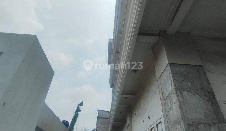 Rumah 3 Lantai Bagus, Luas, 8 Kamar Dijual Di Pulogebang  2