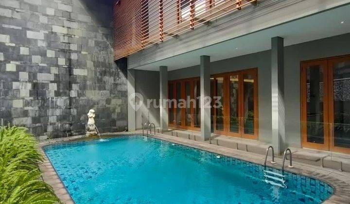 Disewakan Rumah Modern Classic di Jakarta Pusat  2