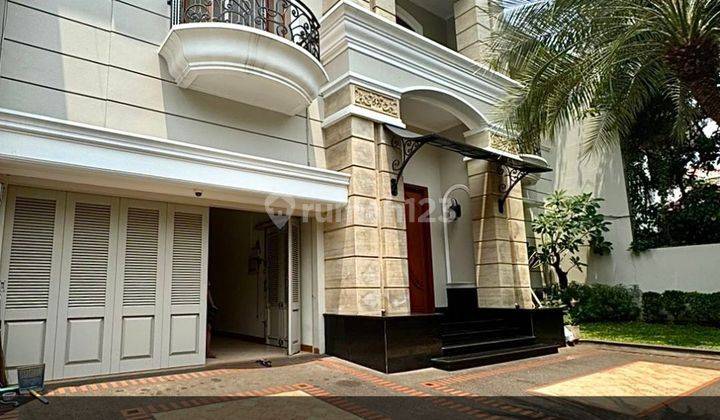 Disewakan Rumah Dekat Dengan Jis Semi Furnished di Jakarta Selatan  1