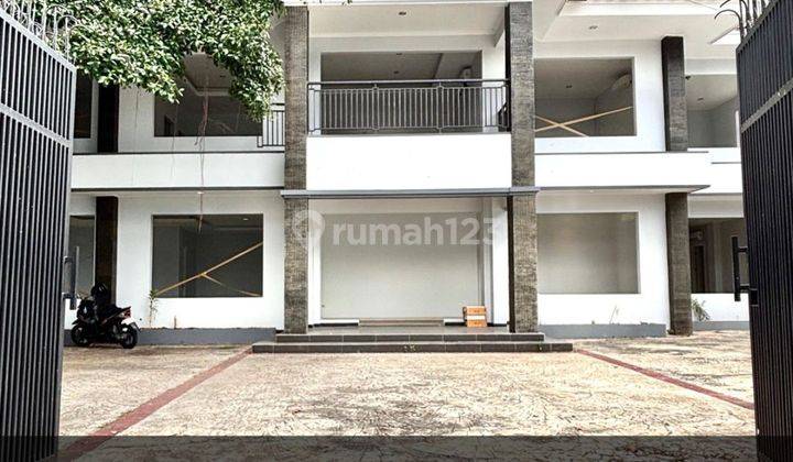 Dijual Atau Disewakan Rumah Modern Tropical Brand New Renovated di Jakarta Pusat 1