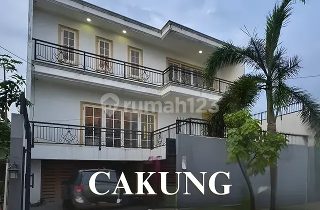 Rumah Mewah Modern Classic dengan Pool di Cakung Jatinegara