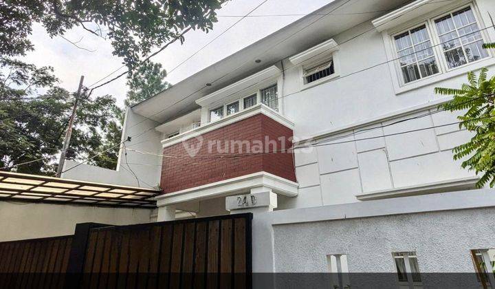 Disewakan Rumah Modern Semi Furnished di Jakarta Selatan  1