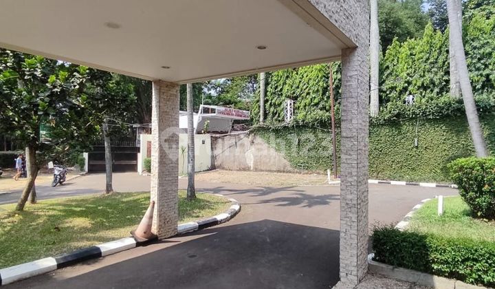 Disewakan Rumah Cocok untuk Kantor dengan Parkiran yang Luas Disewakan Rumah Cocok untuk Kantor dengan Parkiran yang Luas