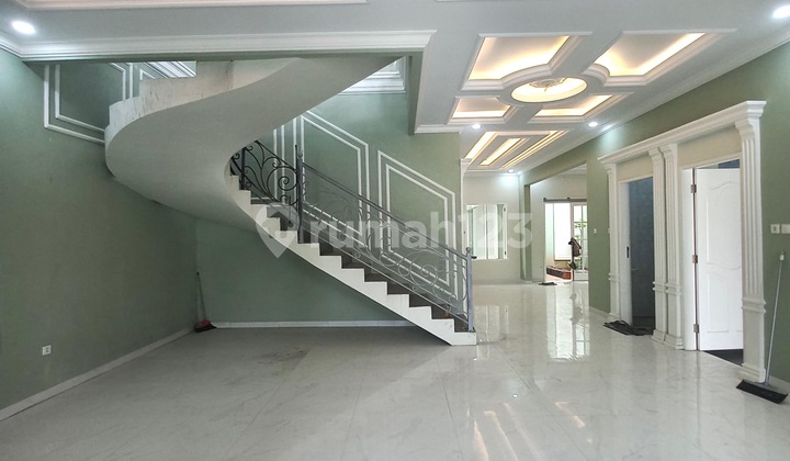 For Sale New American Classic House with Wide Road Access 2