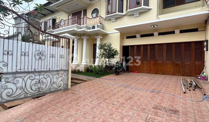 Rumah Terawat Rapih Dengan Banyak Kamar Tidur Dan Parkir Yg Luas 2
