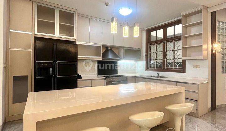 Di Sewakan Rumah Semi Furnished Lokasi dekat Jis 2