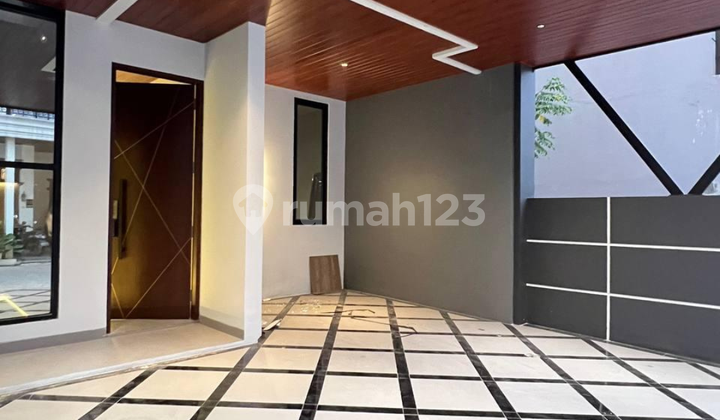 Luxury Brand New 3-Story Jagakarsa Cluster with SHM Negotiable 2