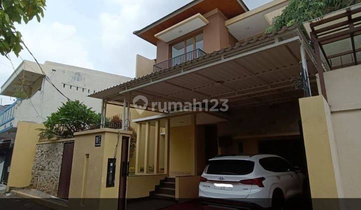 Dijual Rumah Modern Tropical Semi Furnished di Jakarta Selatan  1