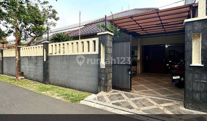 Disewakan Rumah Modern Tropical Siap Huni di Jakarta Selatan  1