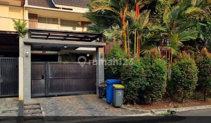 Dijual Rumah Modern Tropical Semi Furnished di Jakarta Selatan  1