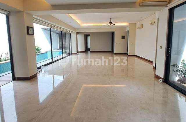 For Rent: Spacious House with Private Pool and Extensive Garden 2