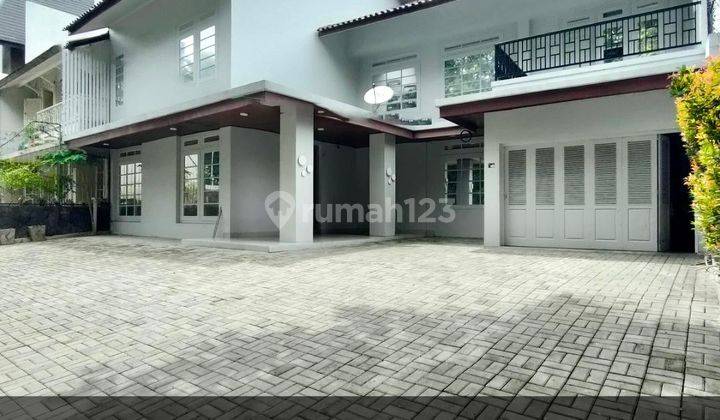 Disewakan Rumah Lokasi Strategis Cocok Untuk Klinik 1