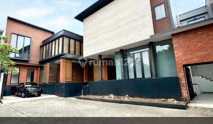 Rumah Modern Tropical Dalam Townhouse Jakarta Selatan  1