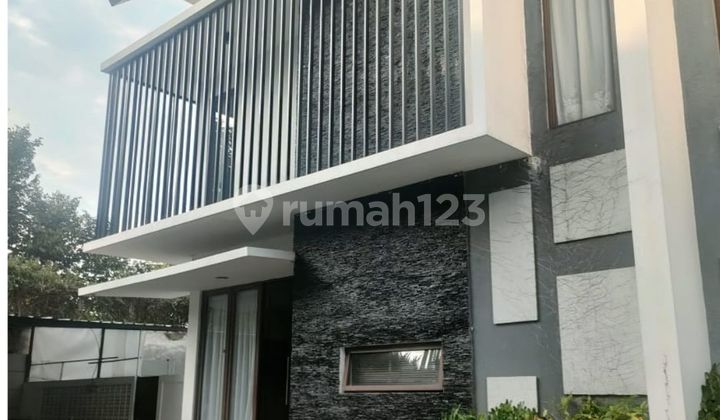 Disewakan Rumah Modern Tropical Furnished di Kemang