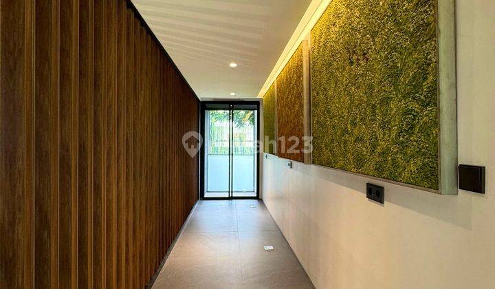 Dijual Rumah Modern Tropical Dengan Pencahayaan Alami Yang Bagus di Jakarta Selatan  2