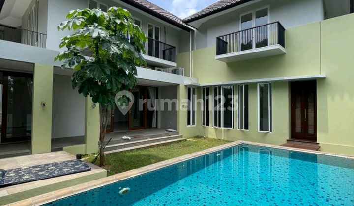 Disewakan Rumah Luas dan Tenang Cocok untuk Hunian atau Kantor