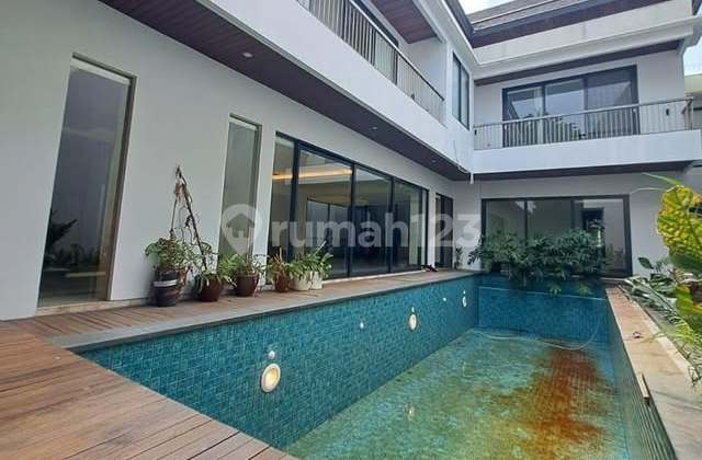 For Rent: Spacious House with Private Pool and Extensive Garden