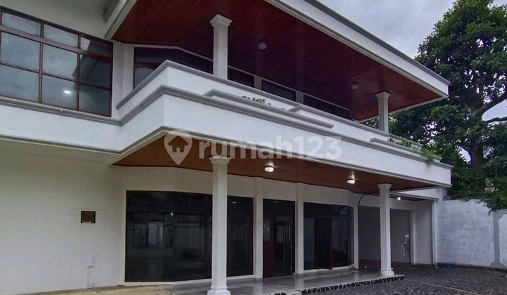 Rumah Luas di Kemang Cocok untuk Kantor & Hunian Premium