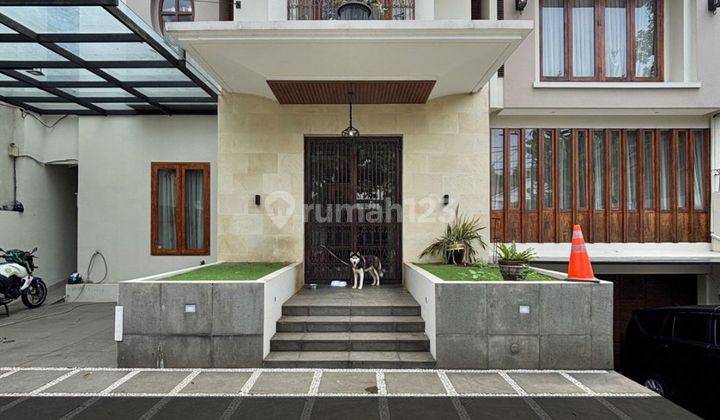 Dijual Rumah Modern Tropical Semi Furnished di Jakarta Selatan  1