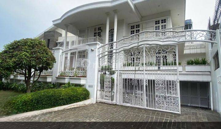 Disewakan Rumah Modern Classic Semi Furnished di Jakarta Selatan  1