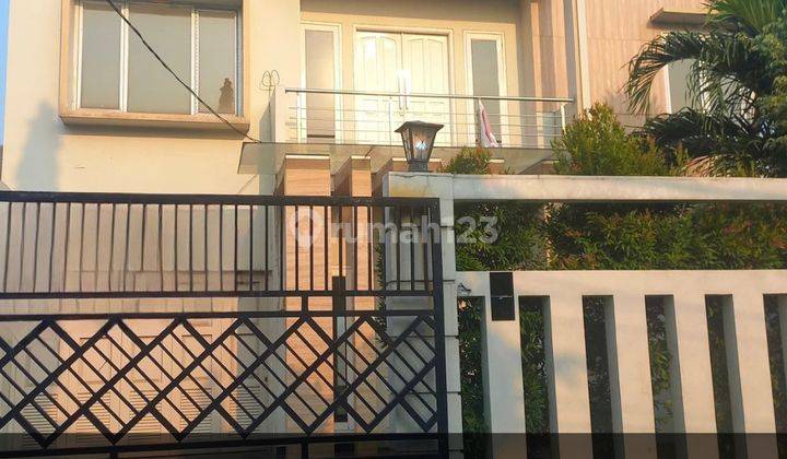 Dijual Rumah Modern Tropical di Jakarta Barat  1