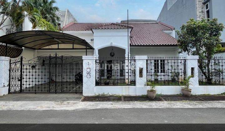 Disewakan Atau Dijual Rumah Modern Semi Furnished Lokasi Strategis di Kebayoran Baru  1