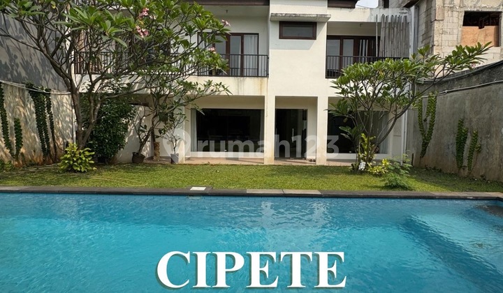 For Rent & Sale Modern Tropical House with Private Pool, Strategic Location