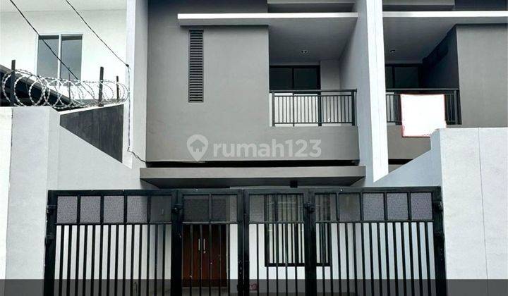 Dijual Rumah Minimalis Modern Lokasi Strategis di Jakarta Barat  1