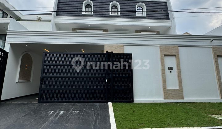 Anjlok Parah Rumah Luas dengan Private Pool di Pondok Indah