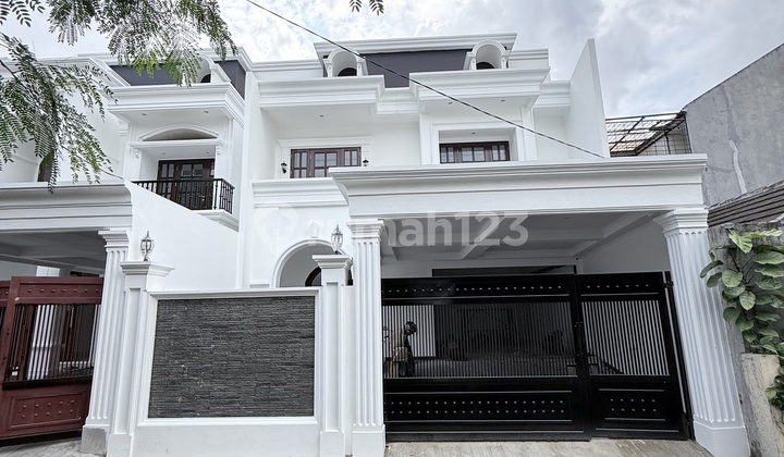 Rumah American Clasic Private Pool Lokasi 10 Menit ke Pintu Tol