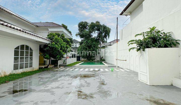 Disewakan Rumah Modern Tropical di Jakarta Selatan  2