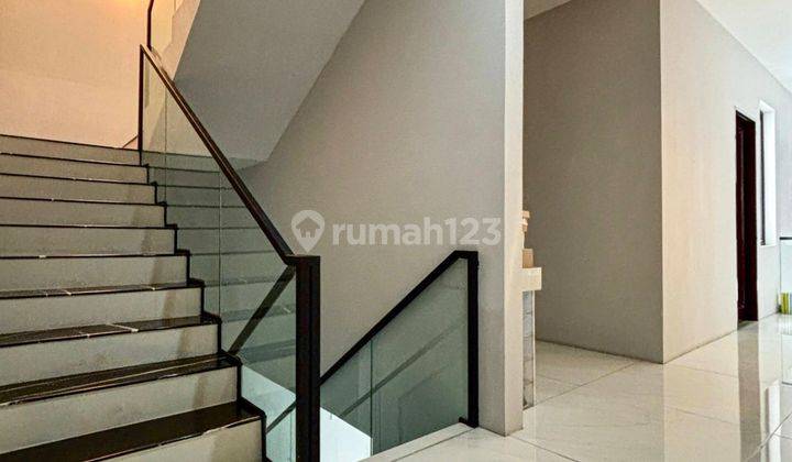 Dijual Rumah Modern Tropical Semi Furnished di Jakarta Selatan  2