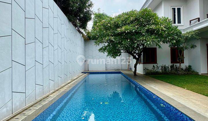 Dijual Rumah Modern Tropical Semi Furnished di Jakarta Selatan  2