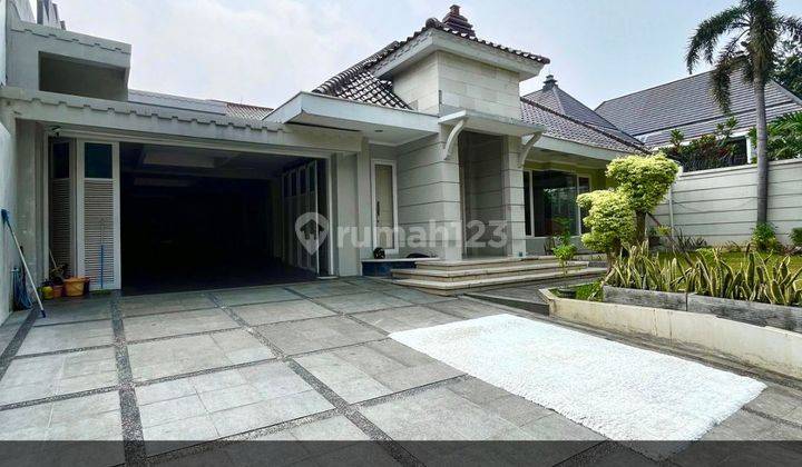 Disewakan Rumah Modern Classic Semi Furnished di Jakarta Pusat 1