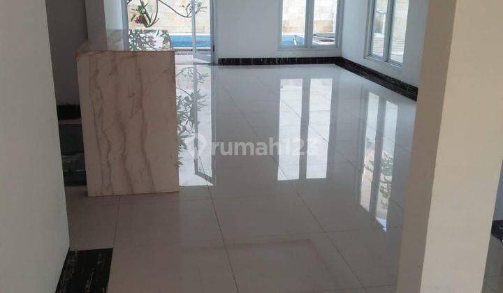 Dijual Rumah Modern Tropical di Jakarta Barat  2