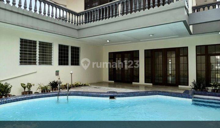 Disewakan Rumah Modern Classic di Jakarta Selatan  1