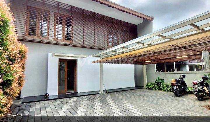 Disewakan Rumah Modern Classic di Jakarta Pusat  1