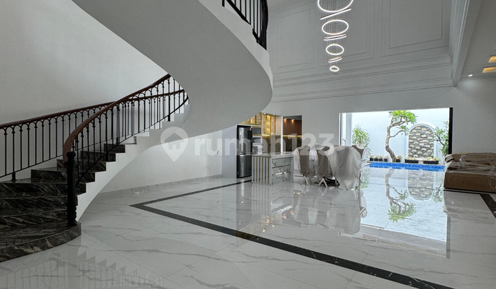 Anjlok Parah Rumah Luas dengan Private Pool di Pondok Indah 2