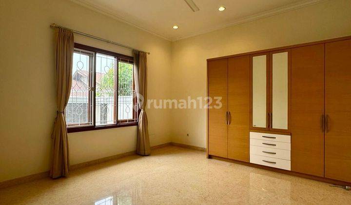 Disewakan Rumah Dekat Dengan Jis Semi Furnished di Jakarta Selatan  2