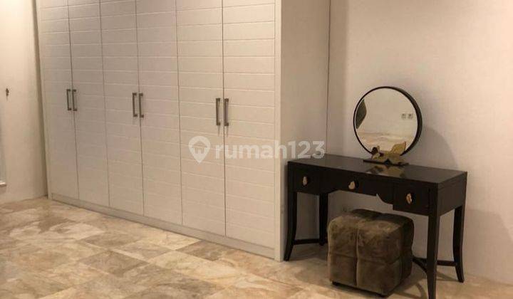 Disewakan Rumah Modern Classic Semi Furnished di Jakarta Selatan  2