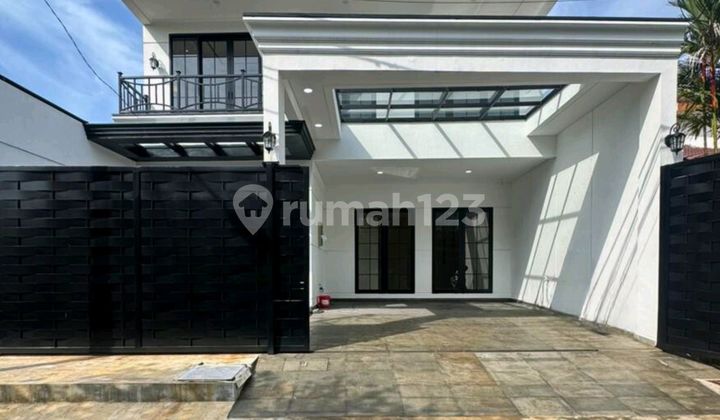 Rumah Mewah Pondok Indah dengan Kolam Renang Eksklusif