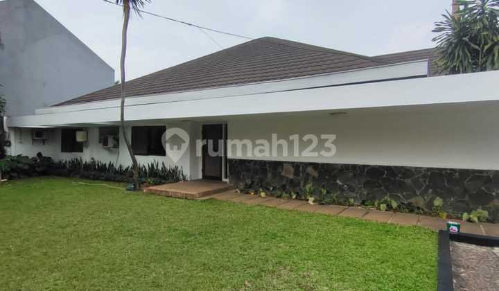 Disewakan Rumah Modern Tropical Semi Furnished di Kemang 