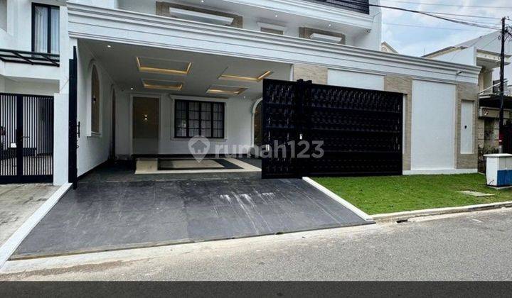 Dijual Rumah American Classic Semi Furnished di Jakarta Selatan  1