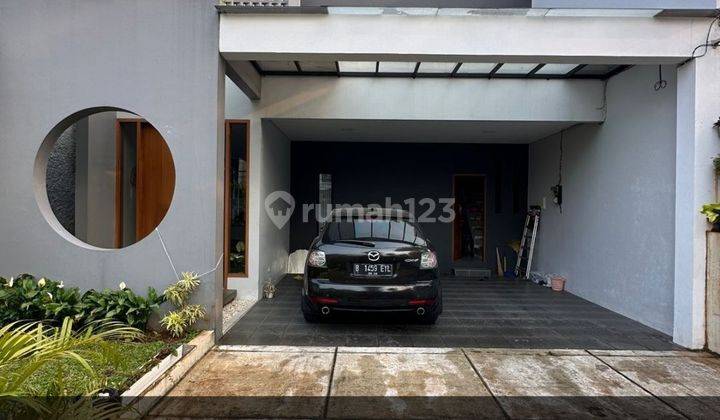 Dijual Rumah Modern Tropical Semi Furnished di Jakarta Selatan  1