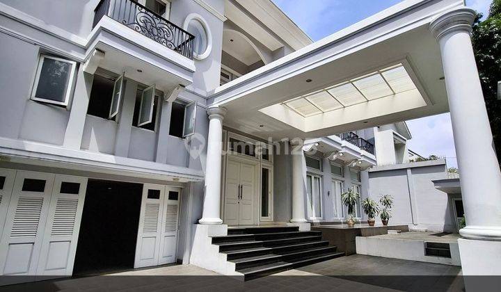 Disewakan Rumah Modern Tropical Semi Furnished di Jakarta Selatan  1