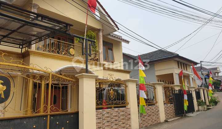 Dijual Cepat Rumah 2 Lantai dengan Kontrakan 3 Pintu Luas Murah SHM di Ciracas Jakarta Timur 1