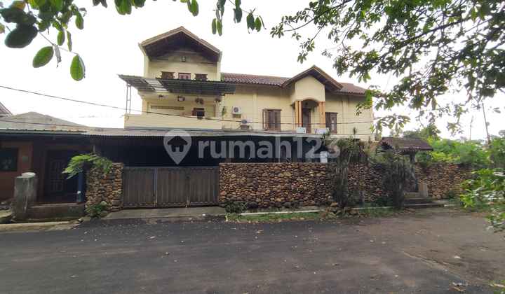 Dijual Cepat Rumah Luas Bagus SHM 2 Lantai di Komplek Perumahan Alvita Pondok Sawah Indah Ciputat Tangerang Selatan