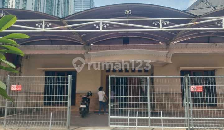 For Sale Fast Cheap Large House with SHM Strategic in the city center suitable for boarding house in Setiabudi Jakarta 2