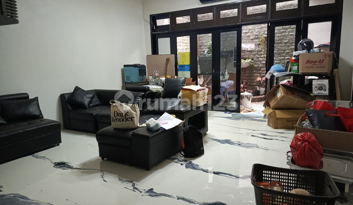 Dijual Cepat Rumah Cantik Murah 2 Lantai SHM di Kedoya Selatan Kebon Jeruk Jakarta Barat 2